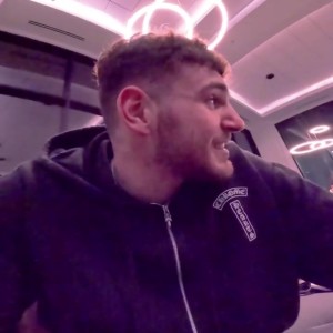 开云官方网站-克林根&amp;杨瀚森全明星赛出发Vlog  小杨携女友出镜 乘坐私人飞机